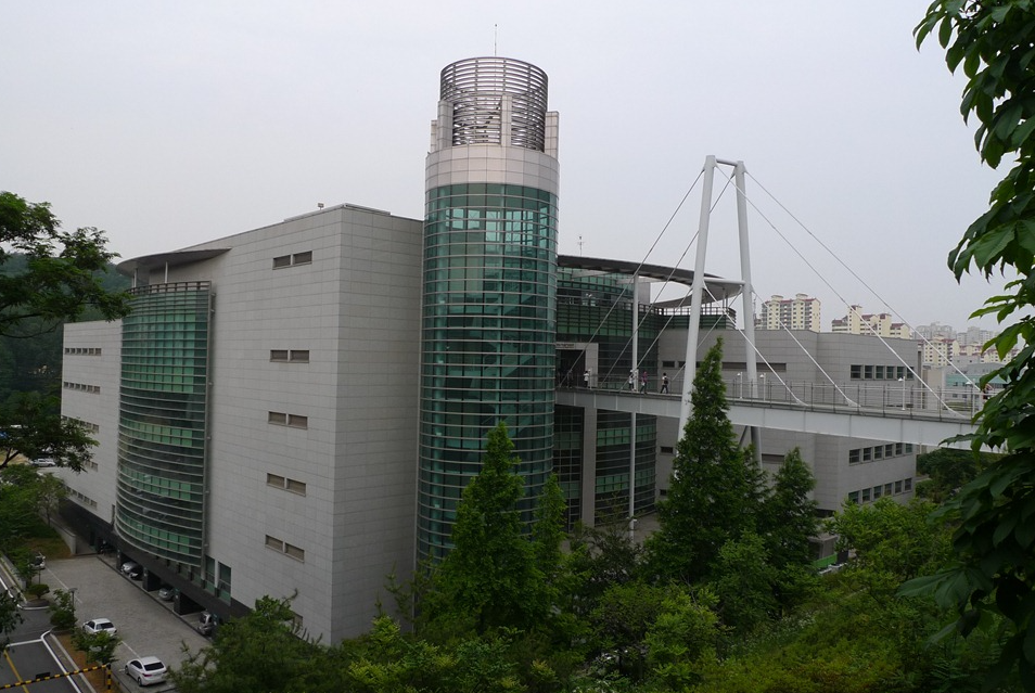 2024年浦项科技大学QS世界排名和历史排名分别在多少位？