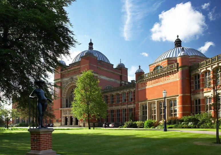 英国留学有哪些热门专业及院校推荐?