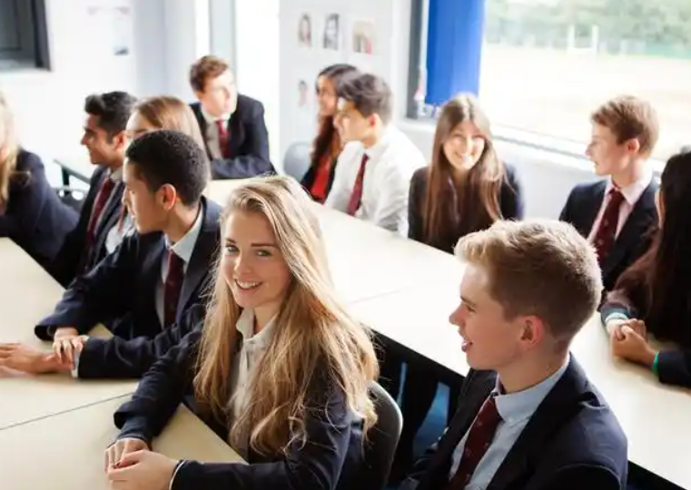 国际高中需要初中成绩吗?